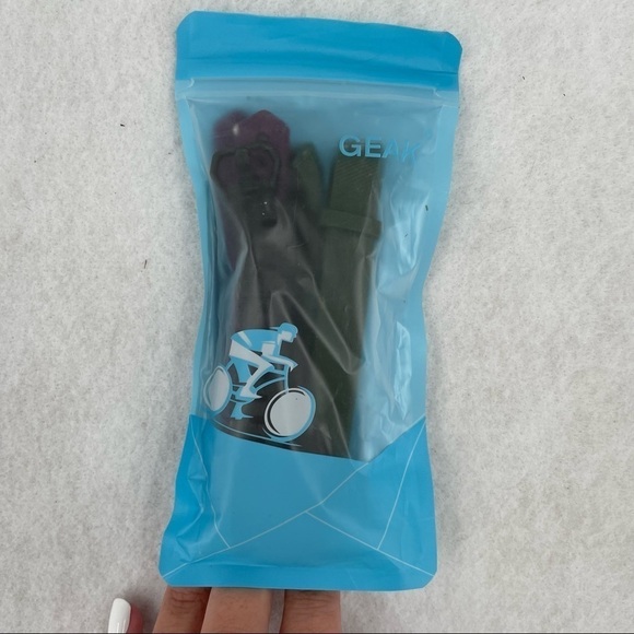 FITBIT Alta H Purple band is Fitbit brand Black & Green Geak Fitbit compatible - Picture 9 of 9